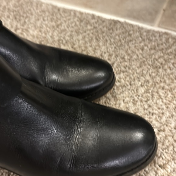 MICHAEL KORS KNEE HEIGHT LEATHER BOOT , BLACK/ MOCA - Picture 3 of 7